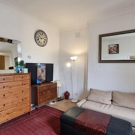Extra Large One Bedroom Flat With Parking Лондон Экстерьер фото