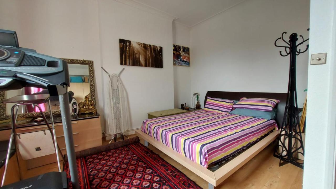 Extra Large One Bedroom Flat With Parking Лондон Экстерьер фото
