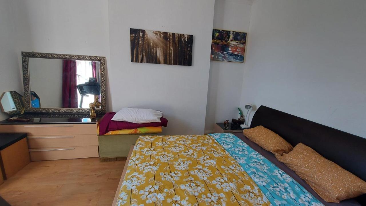 Extra Large One Bedroom Flat With Parking Лондон Экстерьер фото