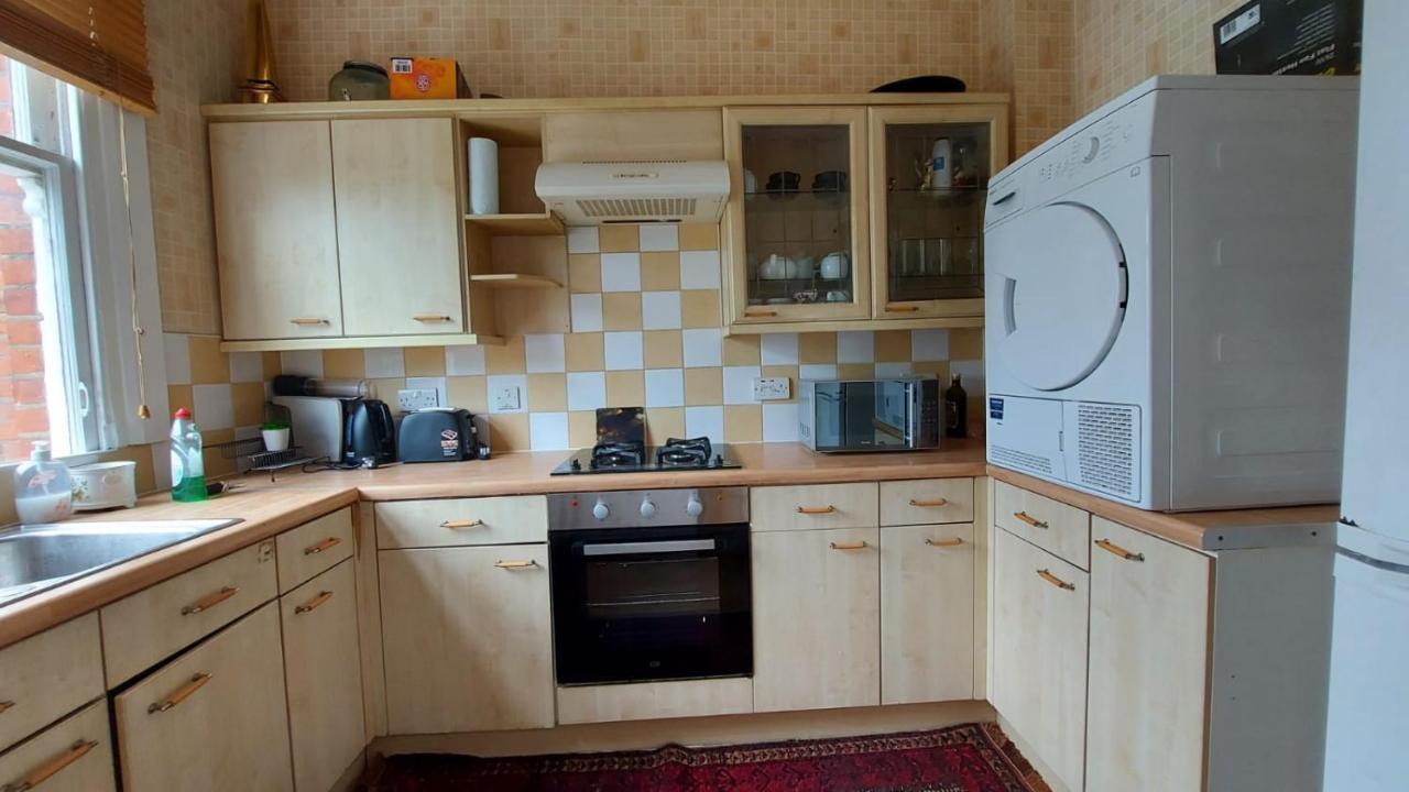 Extra Large One Bedroom Flat With Parking Лондон Экстерьер фото