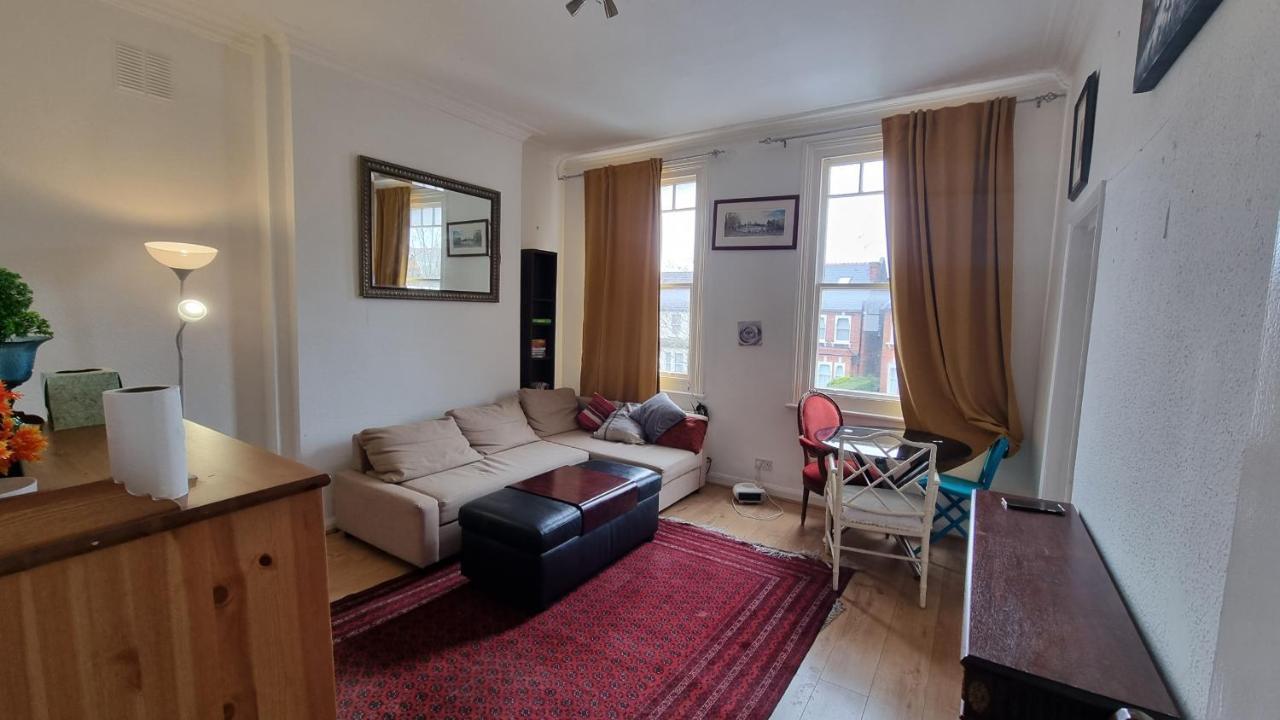 Extra Large One Bedroom Flat With Parking Лондон Экстерьер фото