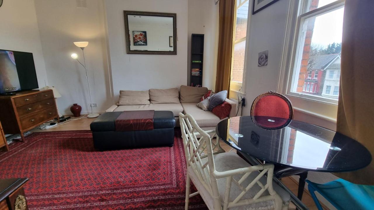 Extra Large One Bedroom Flat With Parking Лондон Экстерьер фото