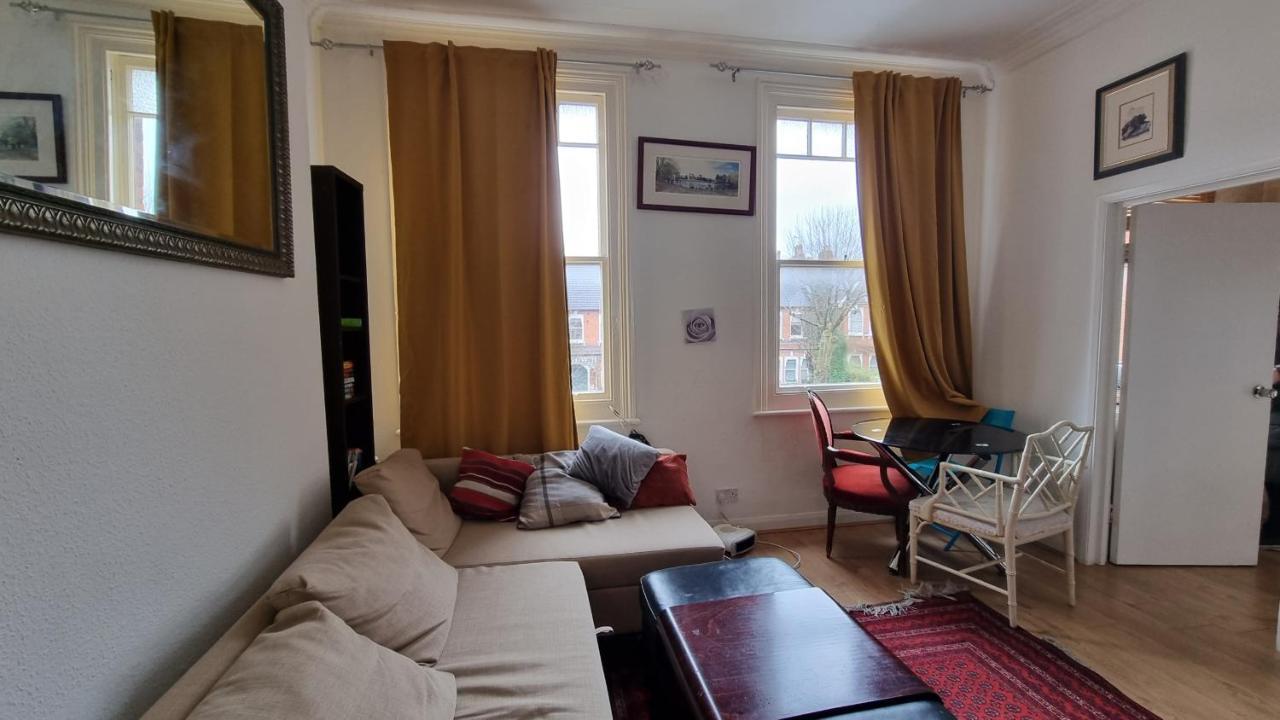 Extra Large One Bedroom Flat With Parking Лондон Экстерьер фото